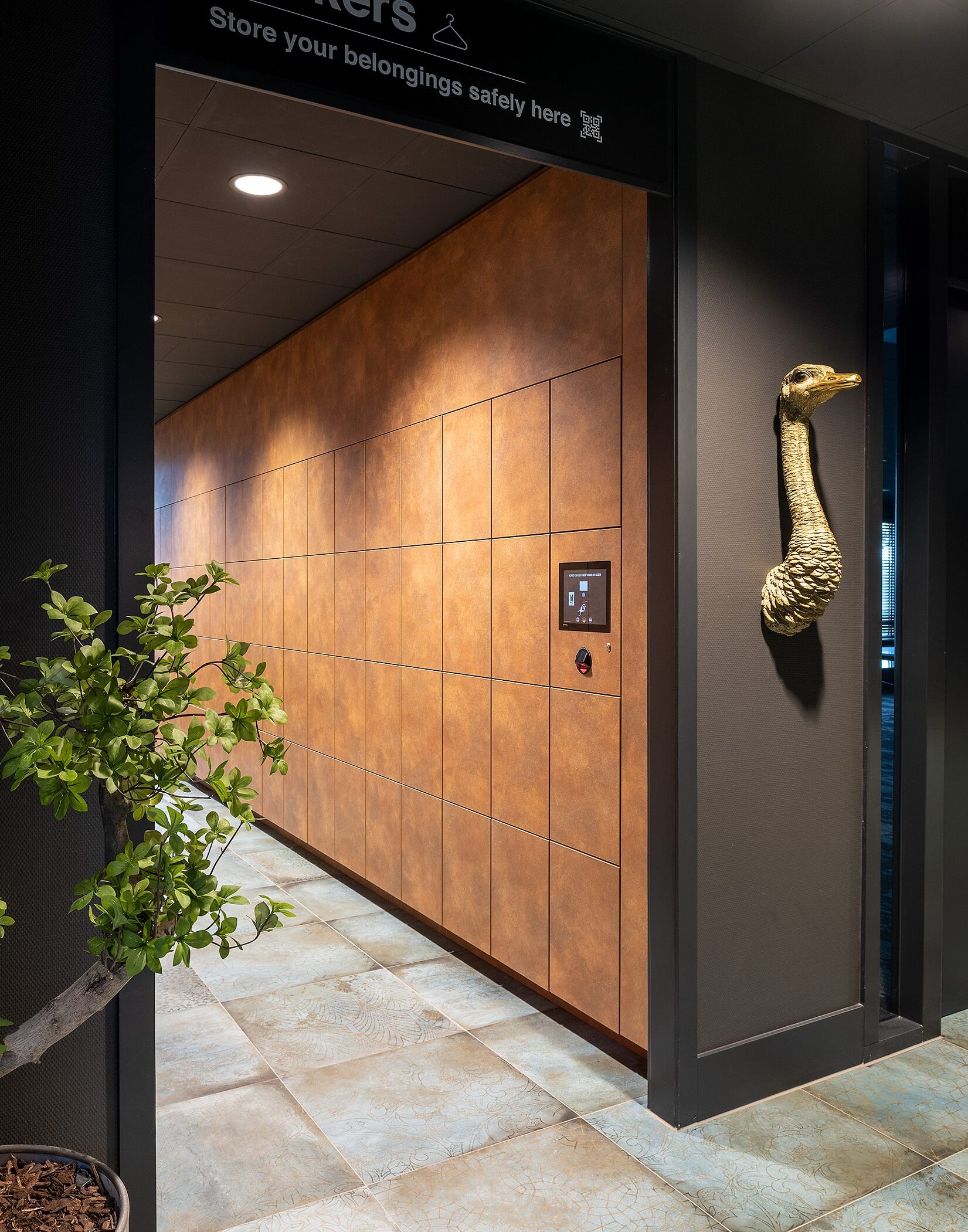 WEWO IC houten lockers congres centrum QR code lr 15 e1698757197520