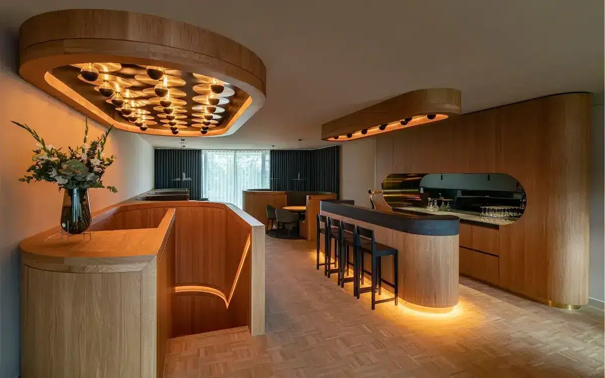 Businessroom Markteffect in het PSV Stadion, ontworpen door Verhaegh Interieur en Brunn-ontwerp, uitgevoerd door B-Flex Interieur Visie.
