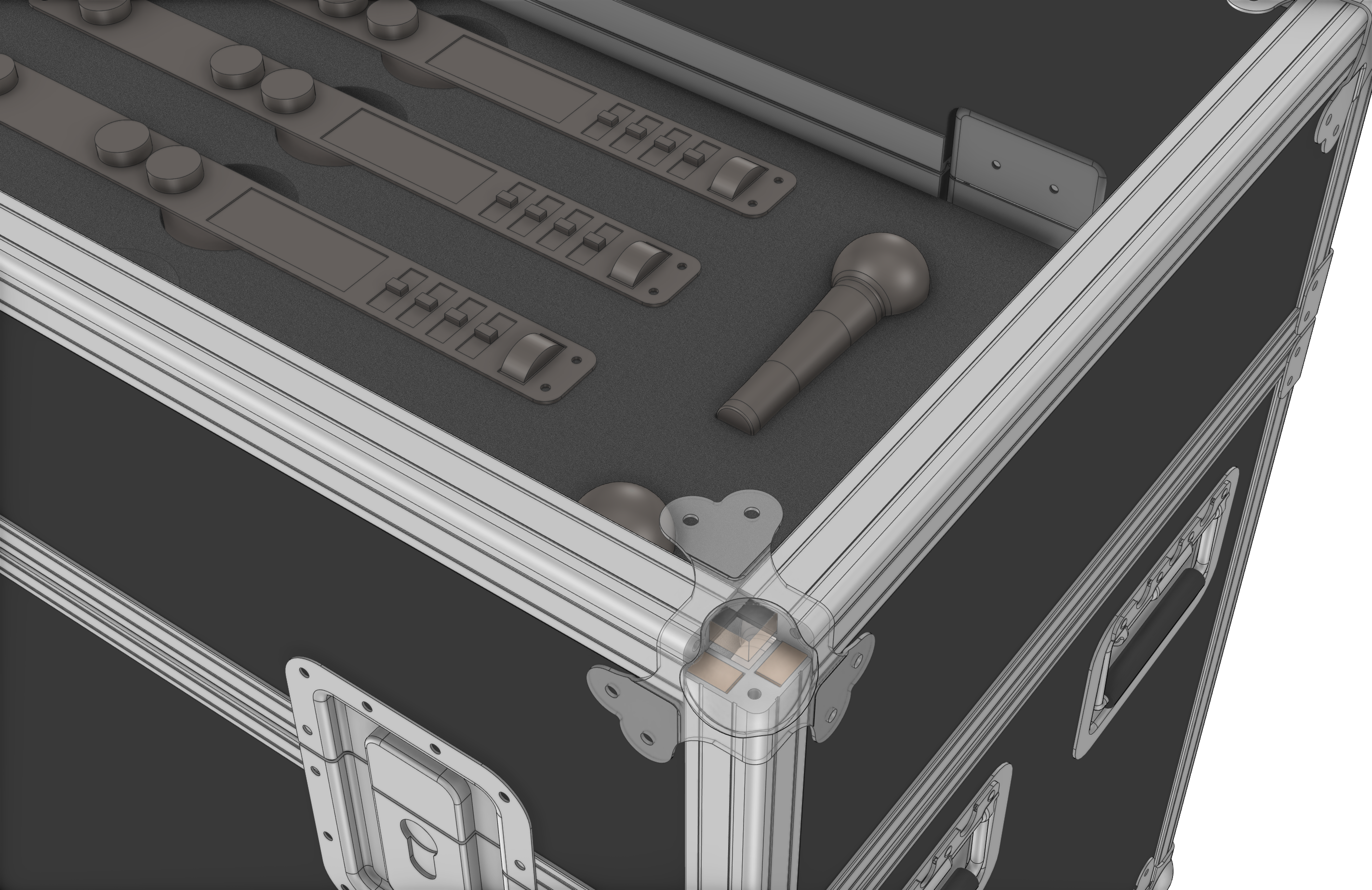 Detailweergave van een professioneel ontworpen flightcase met uitsparingen voor rackapparatuur en microfoons, inclusief zichtbare beschermhoek, profielstructuur en schuiminleg voor maatwerkopslag.
