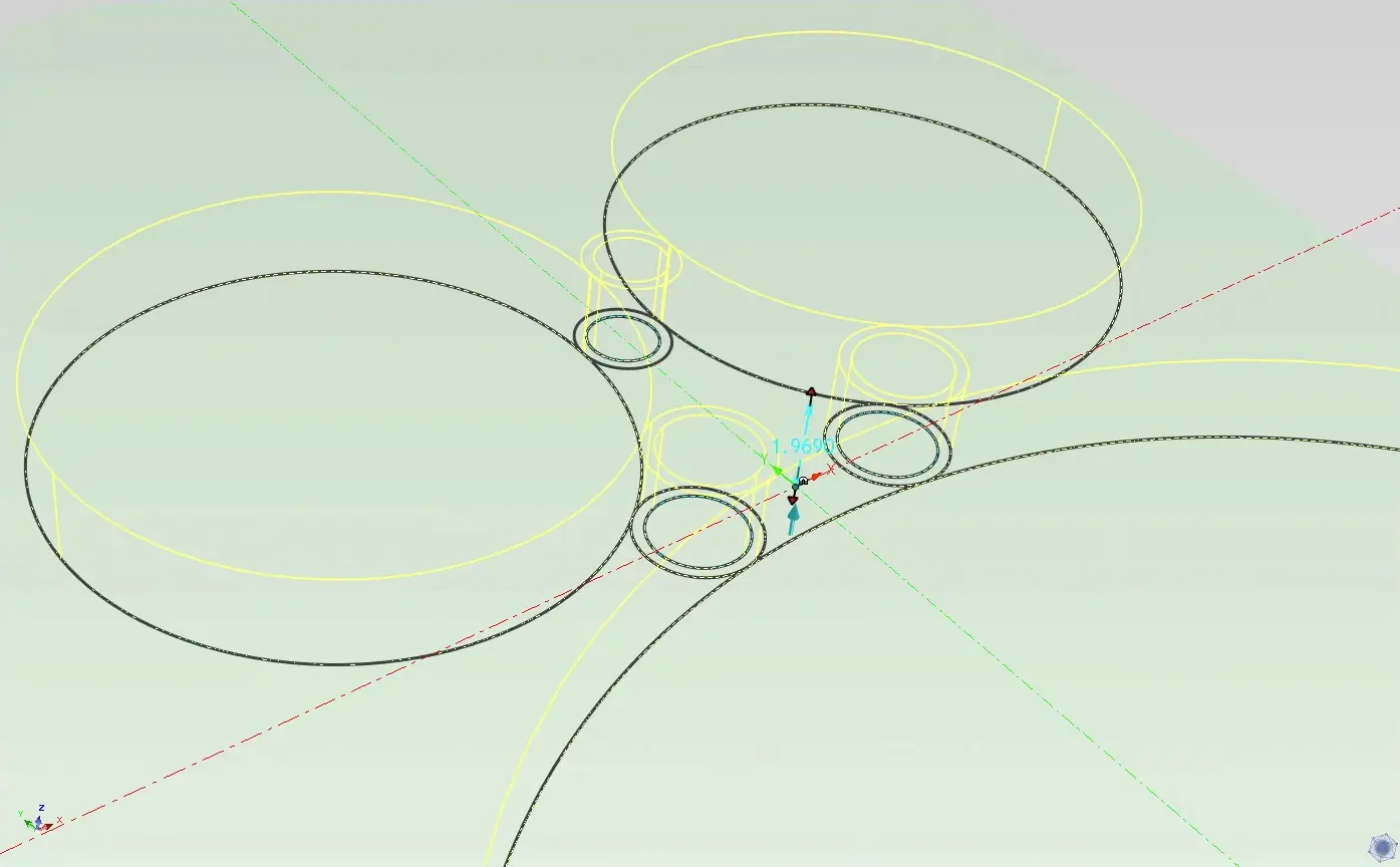 Τρισδιάστατο σκαρίφημα στο IronCAD με πολλαπλούς κύκλους και κατευθυντήριες γραμμές σε κίτρινο και μαύρο χρώμα, που δείχνει ένα παραμετρικό σκαρίφημα με γραμμές διαστάσεων και άξονες σε κόκκινο και πράσινο χρώμα.