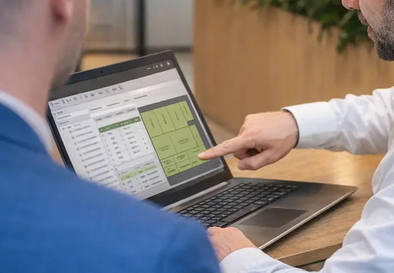 Laptop Para-Flex pointing Automate work preparation with Para-Flex software with plate optimization and CNC output on laptop