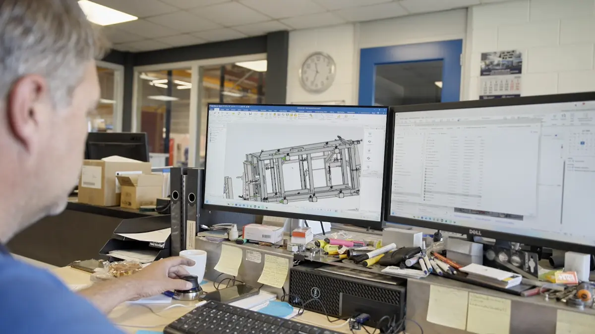 3D-ontwerp in IronCAD op het beeldscherm bij Laveno Metaalbewerking